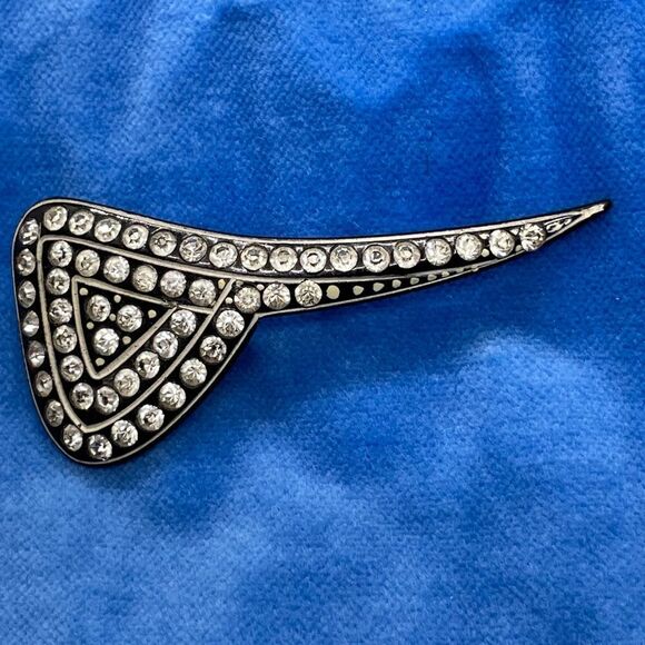 Antique brooch - diamanté set into black plastic with hand painted detail - Picture 1 of 11